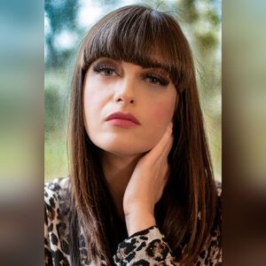 Meet your Posher, Lorina